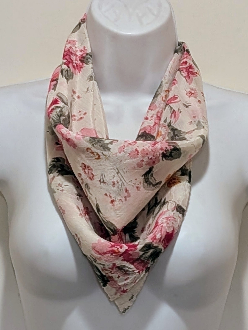 NWOT Beckwoman  20”x20” White and Pink Floral Ascot Scarf